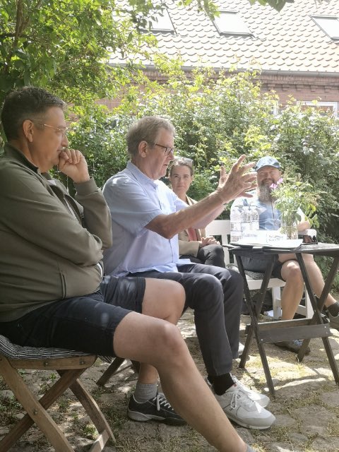 Poul Nyrup Rasmussen i debat hos <a href="/TaenketankenDEA/">Tænketanken DEA</a> 
Stolt af mit fag og konkret kendskab til erhvervsuddannelser - sådan får vi flere unge til at interessere sig for 
uddannelse i faglig retning.

@Nordeafonden <a href="/NGroes/">Nina Groes</a> #folkemoedet #fm22