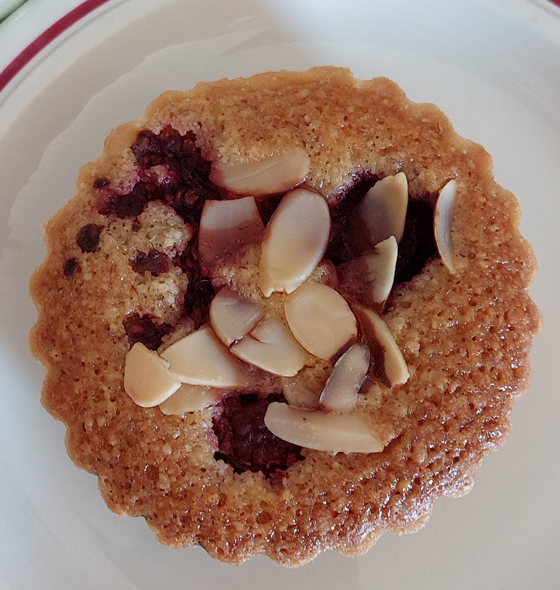 Elonlifestylex's tweet photo. Lovely market in Hay.
Home made tarts, greek salad, almond tart and a selection of beers for Steve and Sophie. 
El Passout @OBMRacing ? #ChilliChocolate https://t.co/Q7kHK7pJp3