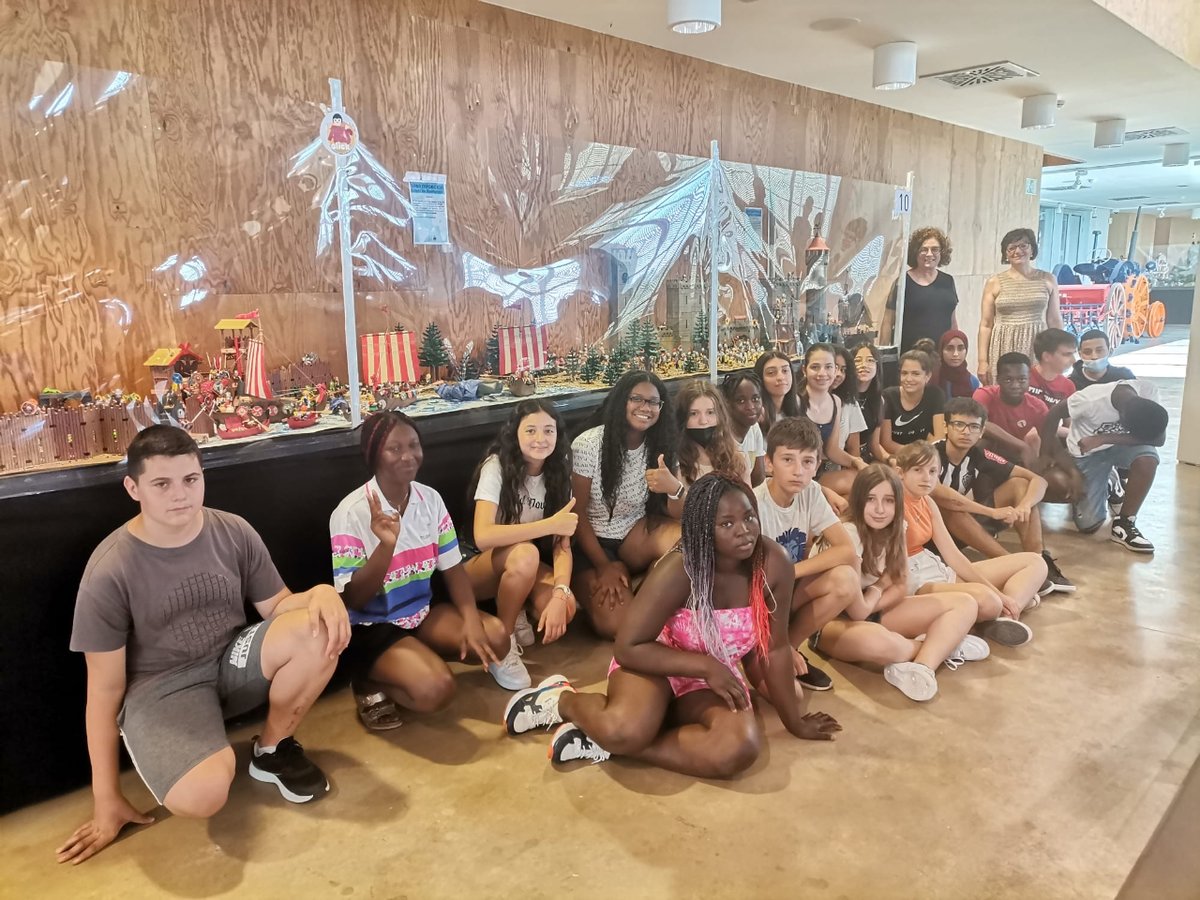 aquagraria's tweet image. Esta semana ha tocado el turno a los alumnos de la ESO del Colegio Mercedarias . 
Ven tú también a recordar tu infancia en la exposición de Playmobil que finaliza el 1 de julio: ¡Queda poco!

#nosvisitan #excursionescolar #colegio #aragon #cincovillas #playmobil #mercedemociona