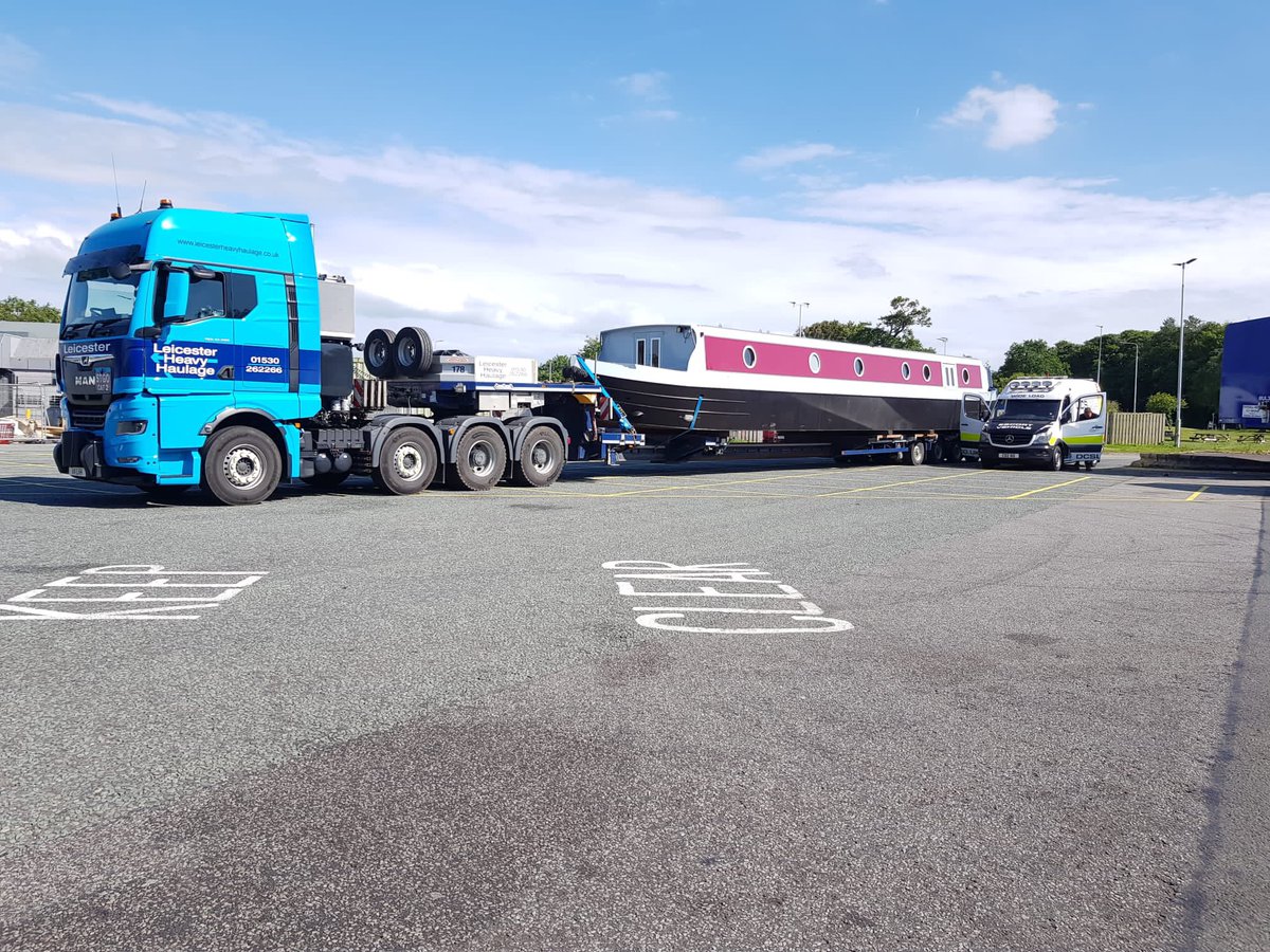 LeicesterHeavy's tweet photo. Wide Beam Barge being delivered to Dumbarton this morning. https://t.co/JH2PRKo5q4