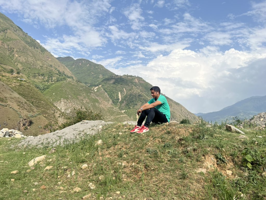 काठमाडौं टिचिङ अस्पतालमा छोरिको जन्म भएको छ । म चाहिँ बझाङ्ग गाउँघर तिर डुल्दै छु । छोरिलाई धर्तिमा हार्दिक स्वागत छ अनि श्रीमतिज्युलाई मलाई छोरिको बाबा बन्ने अवसर प्रदान गरेकोमा झिक्कै बधाई छ ।मलाई बधाई दिनुहुने सबै महानुभाव हरुलाई धन्यवाद ।