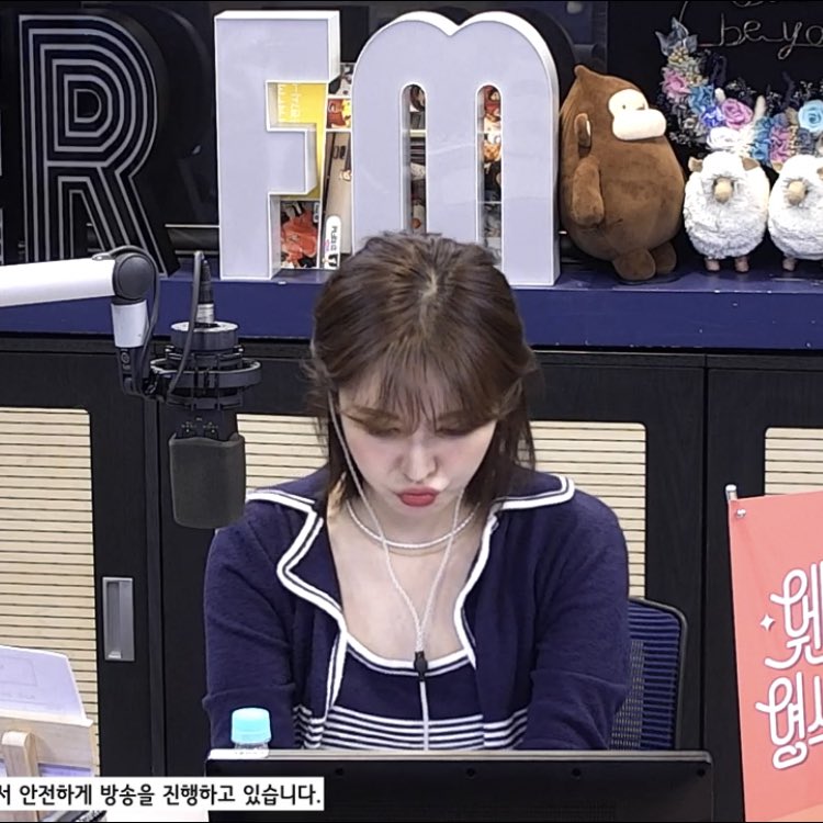 annyeongwan's tweet photo. 방금 홀린 사람처럼 캡쳐를 했는데요
셀카찍는 웬디 최고 귀여움이시다 https://t.co/xA2xyeOUk4