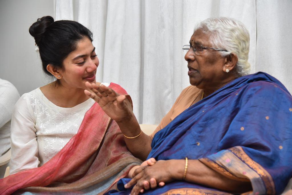 There is absolutely nothing wrong in what <a href="/Sai_Pallavi92/">Sai Pallavi</a> garu has said in recent interview. I appreciate her stand of non violence. Doesn’t matter if it’s right or left, violence is violence! 

My best wishes to team #VirataParvam 

#SaiPallavi 
<a href="/RanaDaggubati/">Rana Daggubati</a>