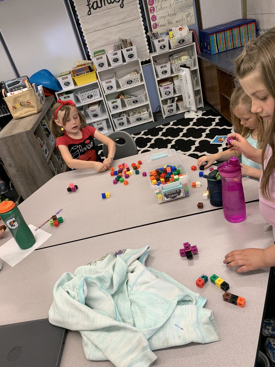 TaboneClassroom's tweet image. STEM DAY! Made fidget spinners with linking cubes! #junefun #barkercsd