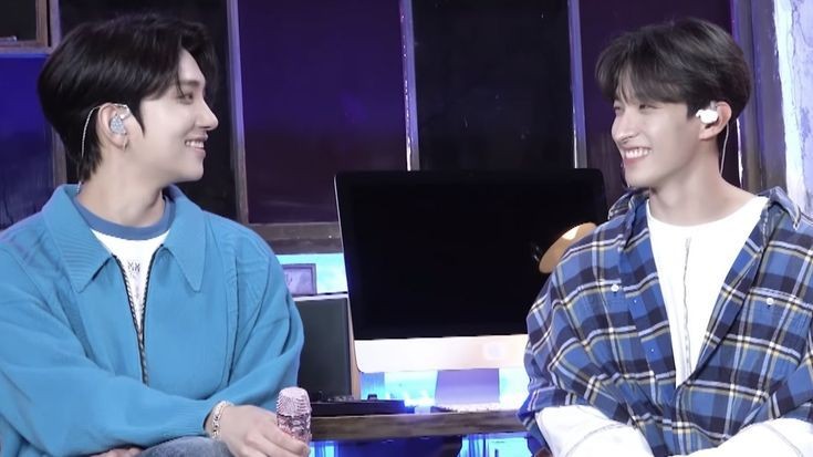 heavenspile's tweet photo. Semesta bercanda banget, Seokmin udah usaha mati-matian buat move on, gataunya ketemu lagi sama Jisoo mantannya dan parahnya lagi mereka tetanggaan. Males gak sih?

— Seoksoo AU. https://t.co/WwngjWjBpP