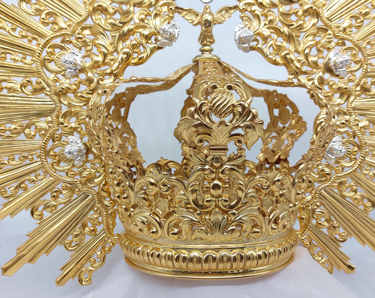 Nuevo diseño de corona para virgen de tamaño natural
Más información: orfebreriacastilleja.es/coronas-t-n
Tlf: (+34) 722 295 484 - WhatsApp