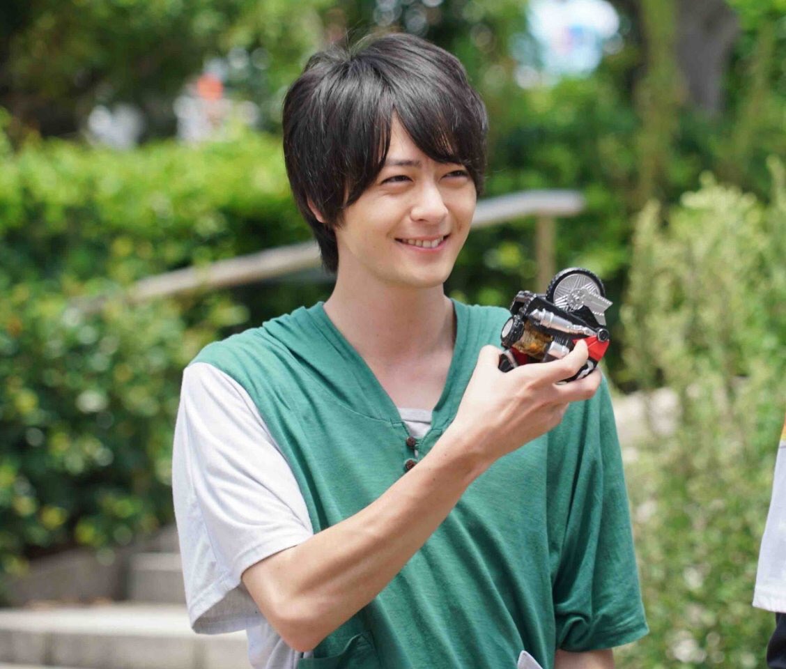 タビトメンズTOP(桐生戦兎 着用衣装)