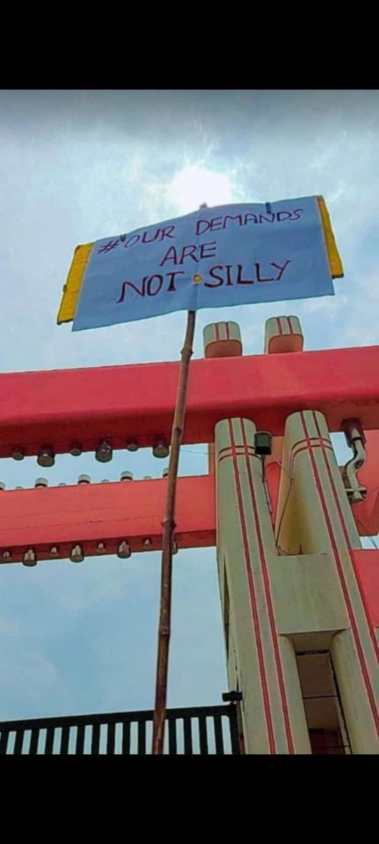 sgc_rguktb's tweet photo. Our demands are not silly @SabithaindraTRS mam. 
#VisitRGUKT  
#IIITBasar  
#ConsiderRGUKT  
#RGUKTBasar  
 
@DrTamilisaiGuv @TamilisaiOffice @TelanganaCMO @KTRTRS @KTRoffice @trsharish @SabithaindraTRS @TelanganaDGP @rahulbojja @rashtrapatibhvn @VPSecretariat @bandisanjay_bjp https://t.co/V0Wn4sX9km