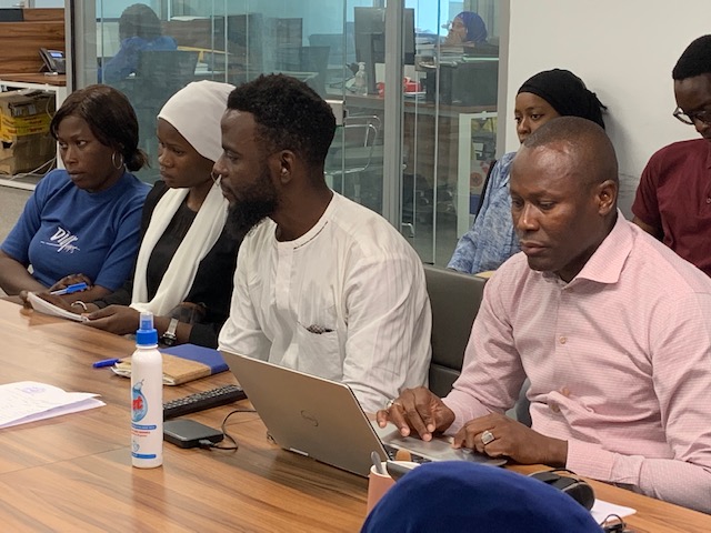 DGPRE2's tweet photo. Retour en image de la visite pédagogique d'hier à la #DGPRE des étudiants de Master 2 en #hydrogéologie du département de #geologie de la Faculté des sciences et Techniques de l'@UCAD_Senegal accompagnés de leur enseignant d' #Hydro_Géophysique @Axel_Djanni https://t.co/DFbx3EeV4S