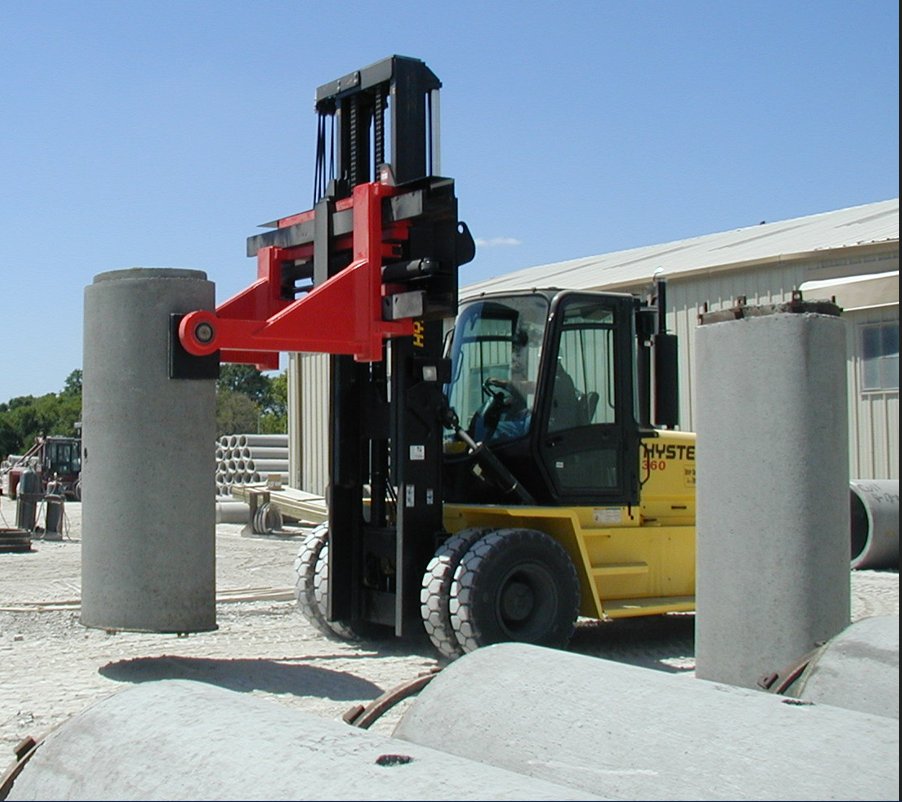 ELTCustomerSrvc's tweet photo. 36,000 pound capacity Hyster with concrete pipe clamp attachment.

#EasternliftThrowbackThursday #tbt #HysterForklift #GreenfieldProducts #ForkliftAttachments https://t.co/d4tpn7ZTQi
