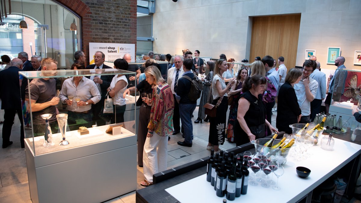 Our latest free exhibition DRAWN + FORMED is now OPEN! 📣

Come along to the Goldsmiths' Centre's Atrium (just a short walk from Farringdon's new Elizabeth Line station) for a glimpse of some exquisite metal embroidery work.

#DrawnAndFormed