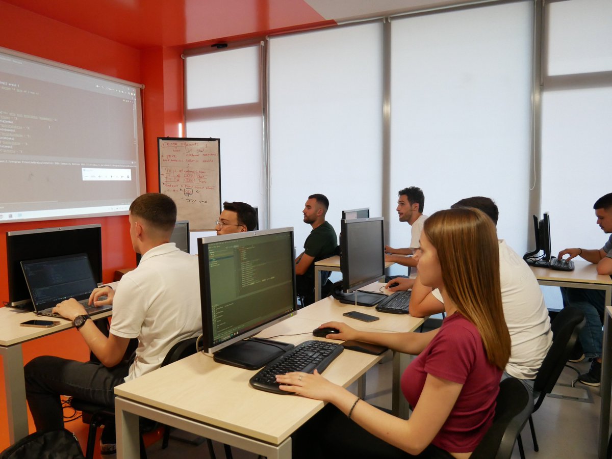 cacttusedu's tweet image. Sneak peek into the next #JavaFundamentals programming group🧐
Apliko për t'u bërë pjesë e grupit të radhës: cacttus.education/aplikimi/