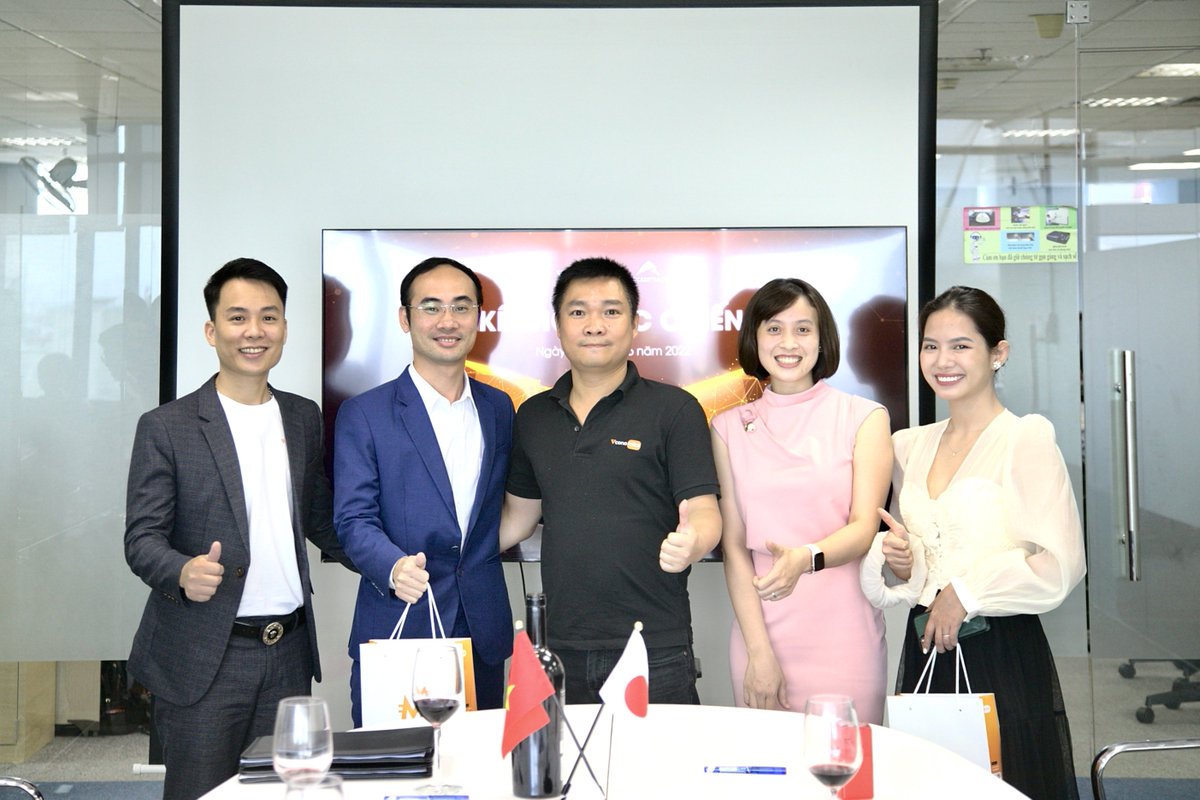 Vconomicsio's tweet photo. 🌟🌟🌟#VCONOMICS - #ACCESSTRADE: SUSTAINABLE MARKET DEVELOPMENT 🌟🌟🌟

On 16 June 2022, Vconomics &amp; ACCESSTRADE have conducted a signing ceremony for the strategic partnership, promising to provide users with thousands of vouchers.

👉🏻 More details: https://t.co/6AG4jNOQWc https://t.co/axIUH1jlIe