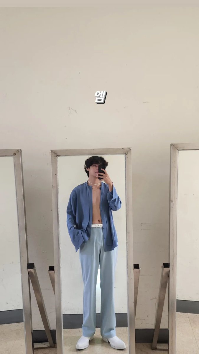 1711Kaka's tweet photo. กรี๊ดดดดดดดดดดดแทฮยอง😭😭😭

#TAEHYUNG #kimtaehyung #BTSV https://t.co/lZnyUKmB8n