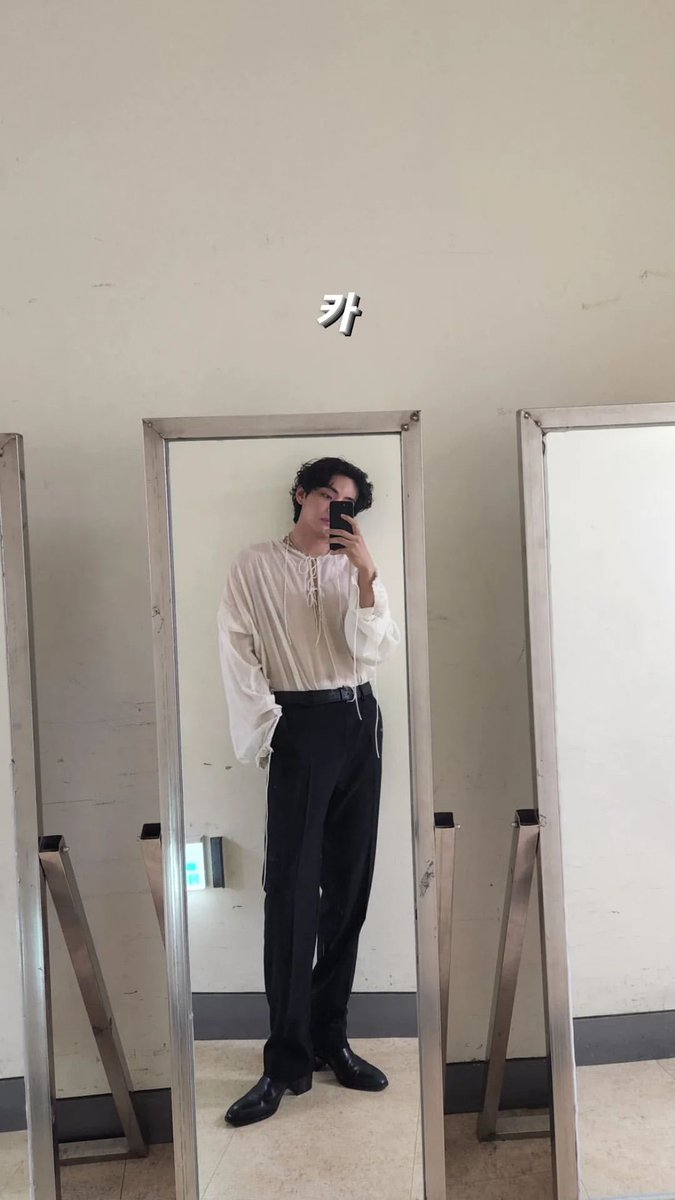 1711Kaka's tweet photo. กรี๊ดดดดดดดดดดดแทฮยอง😭😭😭

#TAEHYUNG #kimtaehyung #BTSV https://t.co/lZnyUKmB8n