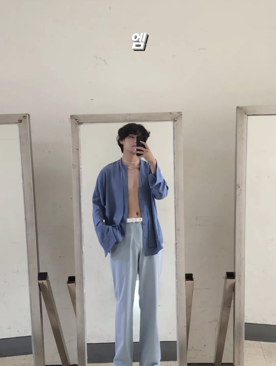 13434T0's tweet photo. TAEHYUNG?!?!!???!? https://t.co/3kDABhyT9o