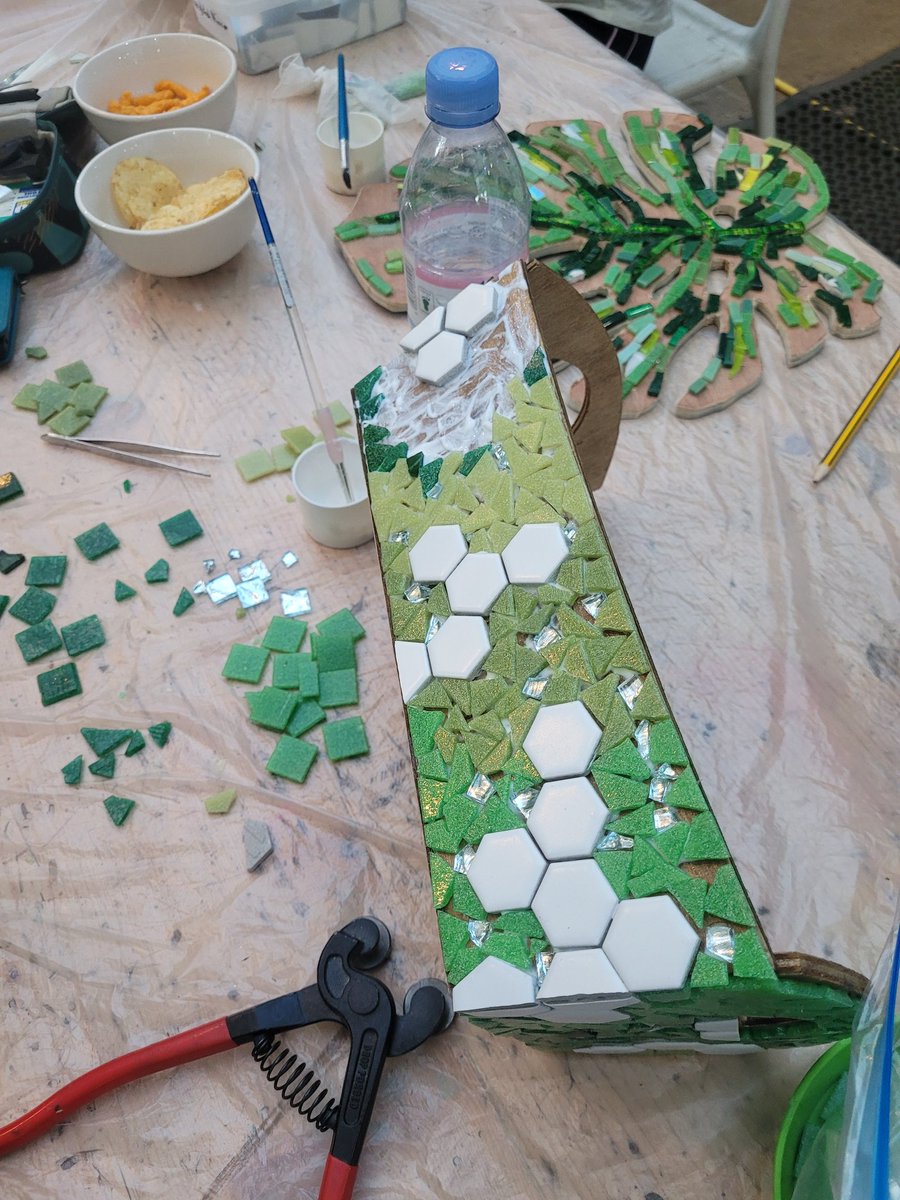 HeartInArt_UK's tweet photo. What a Lovely evening @BeeUrbanLondon with the mosaic maker's. We just love it. ❤️ thanks for coming.
.
.
#Creativetonic #mosaictherapy #relaxchatcreate #eveningclasses https://t.co/fc3OvbMgml