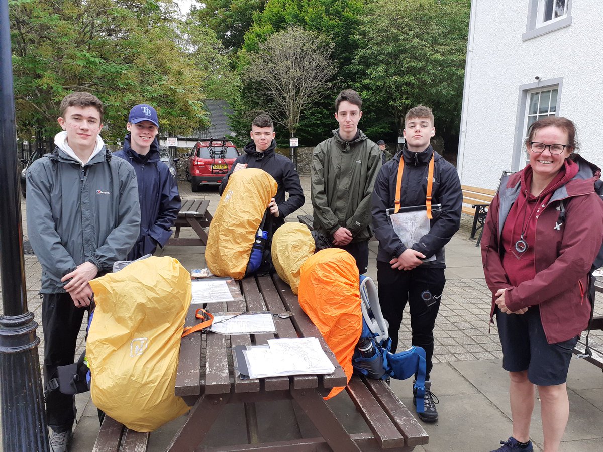 And we're off. The S4 #Bronze #Expedition group are well underway on their first day <a href="/Stmo_DofE/">StMoDofE</a> <a href="/St_Maurice_High/">St Maurice's High</a> Looking very official  and ready for anything 🦸‍♂️🦸‍♀️