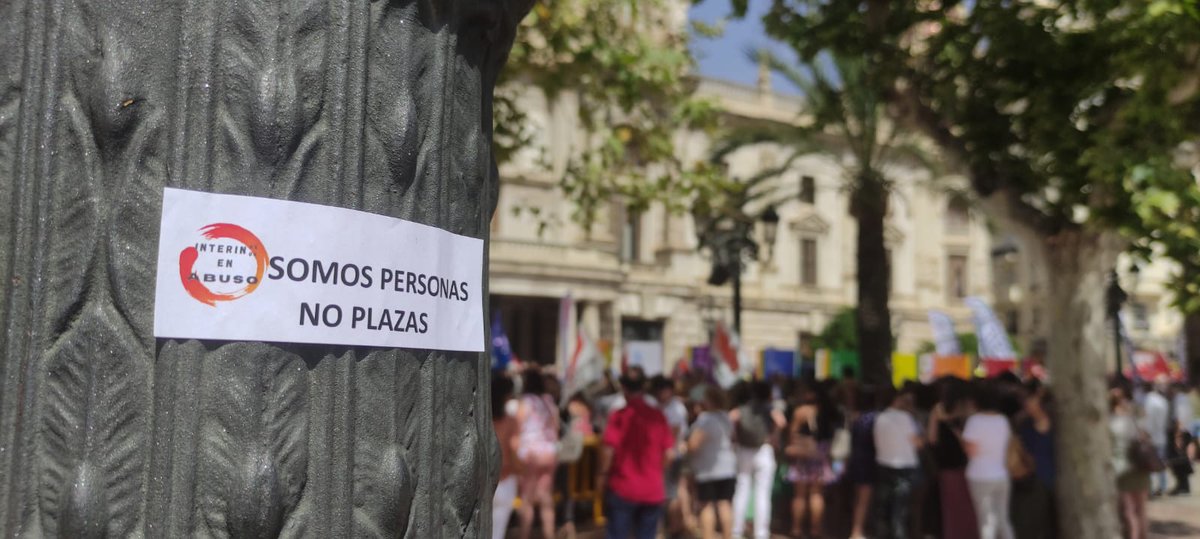 EnInterinos's tweet photo. Y lo más difícil de todo, ser consciente de esta frase: NO SOMOS NÚMEROS, NO SOMOS PLAZAS, SOMOS PERSONAS que han demostrado su valía y que por LEY, ya ESTÁN EN FRAUDE @LuisaNotario @ferranpuchades @bortjosep https://t.co/8ImY6LtY0y
