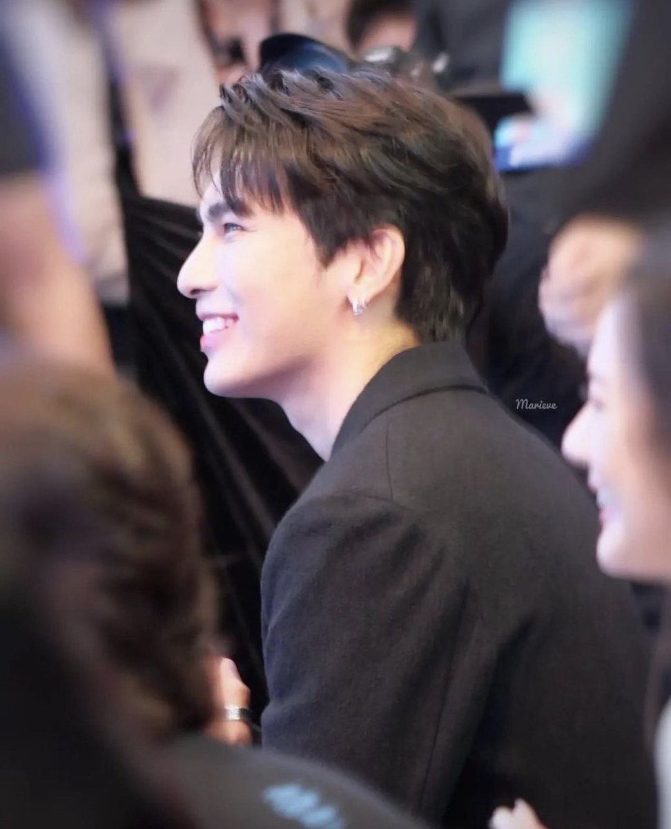 Mei220220's tweet photo. 𝚂𝚘 𝚋𝚎𝚊𝚞𝚝𝚒𝚏𝚞𝚕 😘.. 
___
✨✨✨✨

@MSuppasit #MewSuppasit
 #BlueCarpetShow https://t.co/RT1TLc5hQi