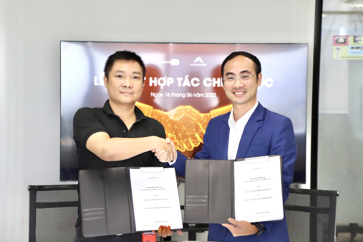 Vconomicsio's tweet photo. 🌟🌟🌟#VCONOMICS - #ACCESSTRADE: SUSTAINABLE MARKET DEVELOPMENT 🌟🌟🌟

On 16 June 2022, Vconomics &amp; ACCESSTRADE have conducted a signing ceremony for the strategic partnership, promising to provide users with thousands of vouchers.

👉🏻 More details: https://t.co/6AG4jNOQWc https://t.co/axIUH1jlIe