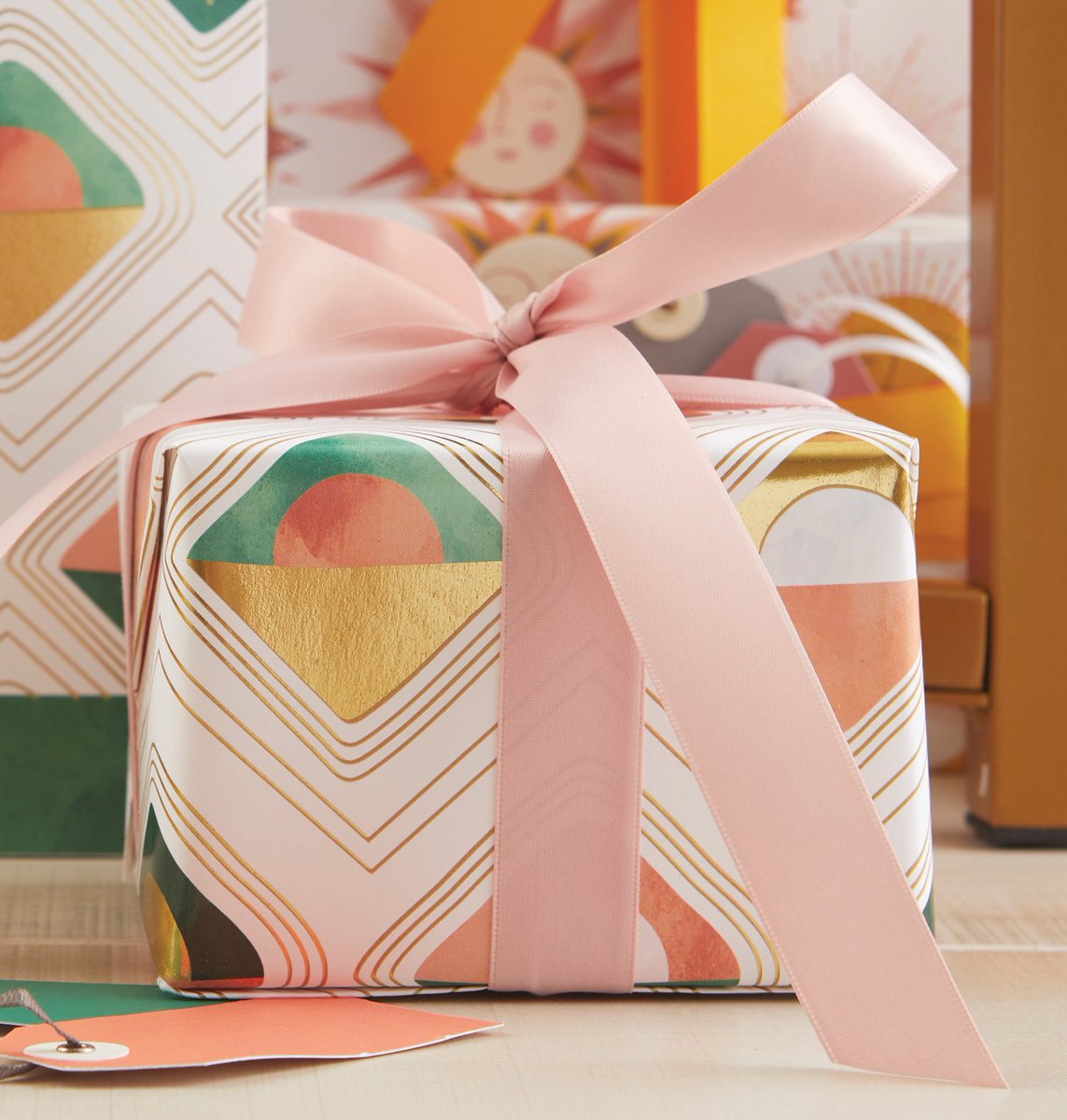 giftshopmag's tweet photo. Sunset Tiles 5 FT Continuous Roll Gift Wrap from #TheGiftWrapCompany is the #ProductPickoftheWeek. The modern, creative design is suitable for any occasion. #GiftShops #Giftwrap https://t.co/vEbxdvrQwM
