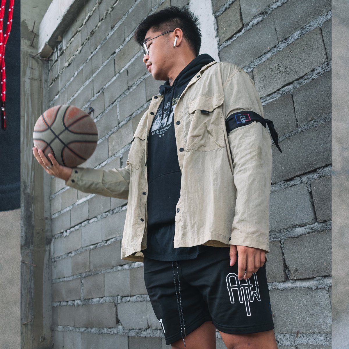 _atwrld's tweet photo. NOW AVAILABLE ONLINE.

DM (FACEBOOK, INSTAGRAM &amp; TWITTER)
AGAINST THE WRLD: Against the WRLD
THECROSSCOURT: TheCrossCourt

#ABC
#SHOOTAROUND
#TCCisOneOfTheFew
#BeOneOfTheFew
#ATW https://t.co/swEwcbri5v