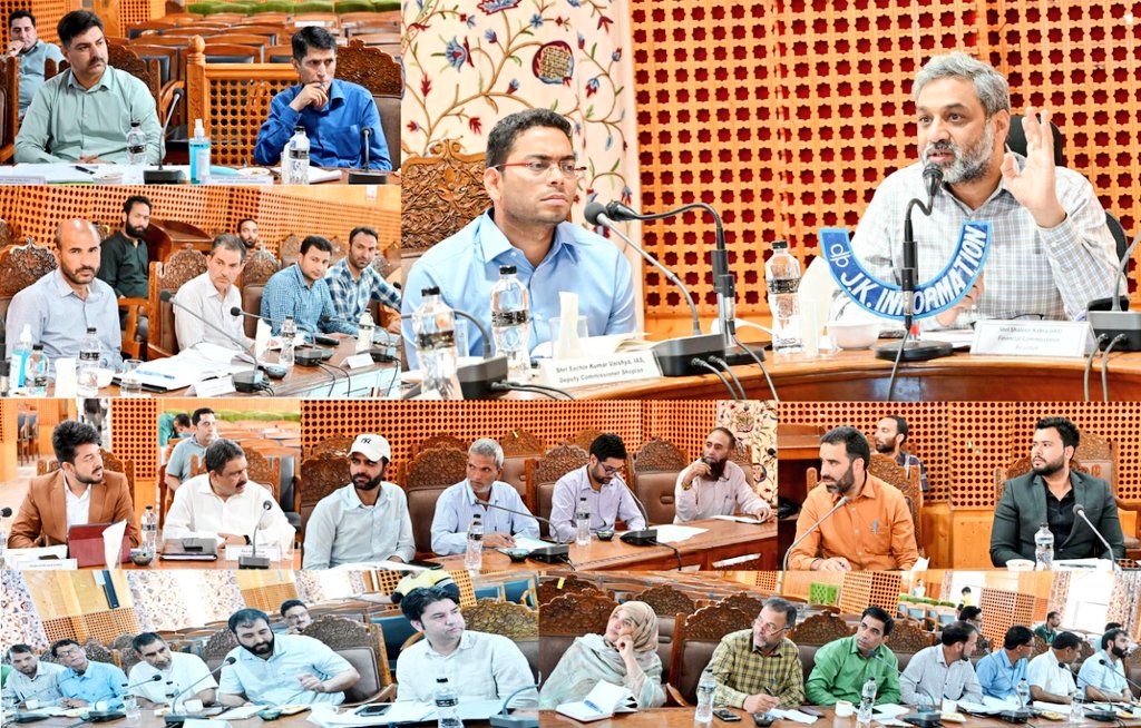 dmshopian's tweet photo. Financial Commissioner Revenue  Shaleen Kabra (IAS), today visited District Shopian and reviewed the functioning of Revenue Department in a  meeting  at Mini Secretariat Shopian.
@OfficeOfLGJandK 
@diprjk 
@dmshopian
@ddnewsSrinagar
@PIBSrinagar 
@justcsachin
@showkatganie17 https://t.co/Jj2gJNKR2N