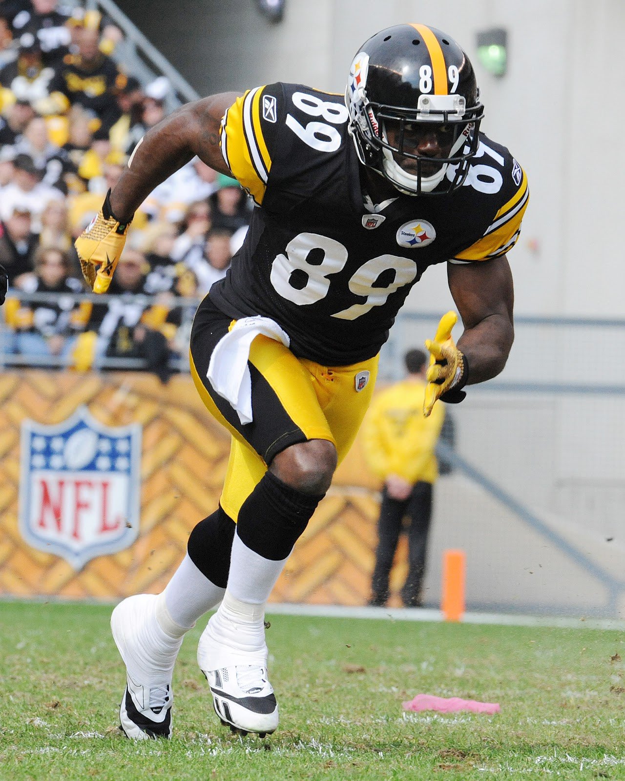 Happy Birthday to Jerricho Cotchery ..Luv those STEELERS! 
