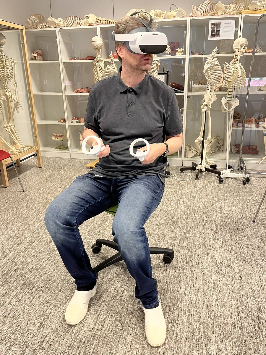HVL_radiograf's tweet photo. We use a lot lf #VR as a supplement to more traditional anatomy teaching methods. This week we are testing the new system at #SimArena @hvl_no and are creating new and improved assignments for next falls #Radiography students https://t.co/fEtx6cUUQx