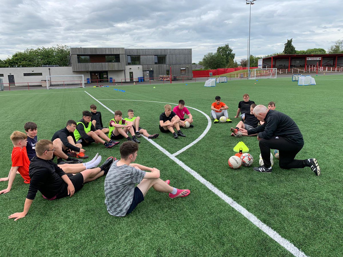 BroxburnPE's tweet photo. Thanks to @BroxburnUnited for hosting our Sport and Fitness class for a football session this morning. 

The pupils are developing their coaching skills and benefitted hugely from the advice from the coaches! 

@broxburnacademy @peterreid1956 https://t.co/dJKqLrp01X
