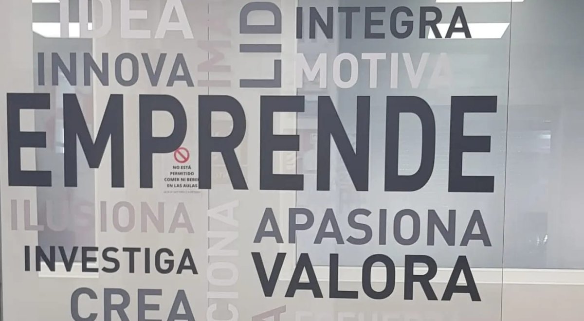 iesPSD_Alcorcon's tweet photo. Las profesoras del Departamento de FOL, Bárbara Pérez y Marian Domínguez han asistido a la II Jornada de Emprendimiento del IES Tetuán de las Victorias de Madrid con el que compartimos MicroRed emprendedora.Gracias por la invitación para asistir. #microrred #pradoemprende #iespsd https://t.co/mPgSKzGk9m