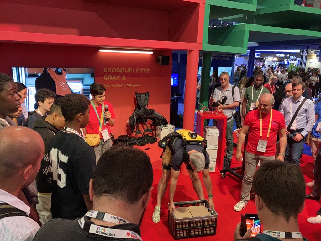 cel_B (@celine_bertr) on Twitter photo Les rencontres s’enchaînent et font de <a href="/VivaTech/">VivaTech</a> un lieu où des histoires se créent. Demo de l’exosquelette avec le Youtuber <a href="/MonsieurGRrr/">Monsieur GRrr</a> devant une classe de 2nde sur le stand <a href="/GroupeLaPoste/">La Poste Groupe</a>
Merci Aurélien pour ta disponibilité et ta gentillesse 👍 Les rencontres s’enchaînent et font de <a href="/VivaTech/">VivaTech</a> un lieu où des histoires se créent. Demo de l’exosquelette avec le Youtuber <a href="/MonsieurGRrr/">Monsieur GRrr</a> devant une classe de 2nde sur le stand <a href="/GroupeLaPoste/">La Poste Groupe</a>
Merci Aurélien pour ta disponibilité et ta gentillesse 👍