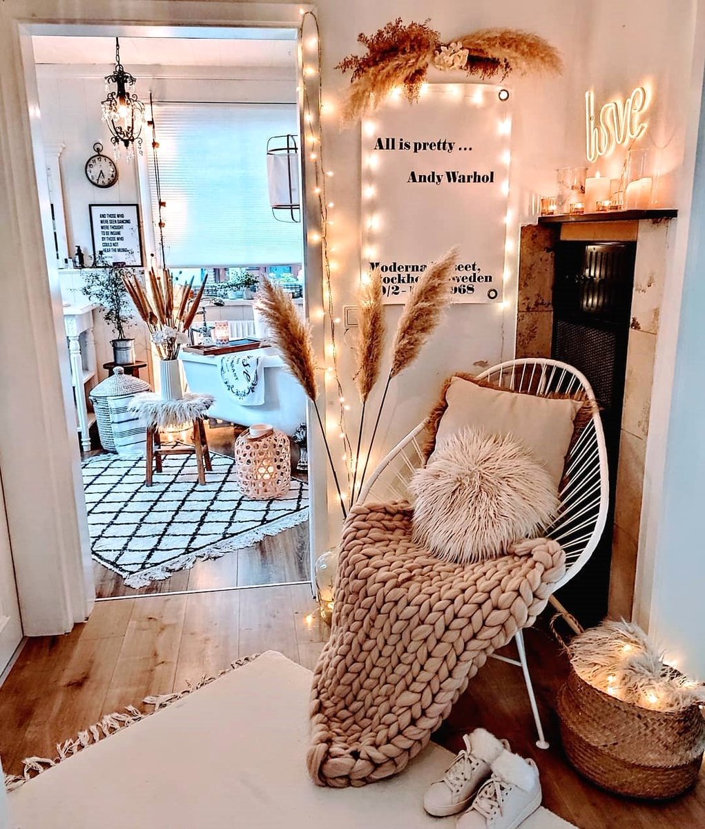 Wonderful combination of beige/warm white in the front and blue/cyan in the background of the image.
.
.
.
.
.
#homedecor #decor #lights #interiors #homedesign #deco #lighting #cozy #cosy #hygge #homedecoration #homedecorations #myhyggehome #houseenvy #snugasabug #decorcrushing