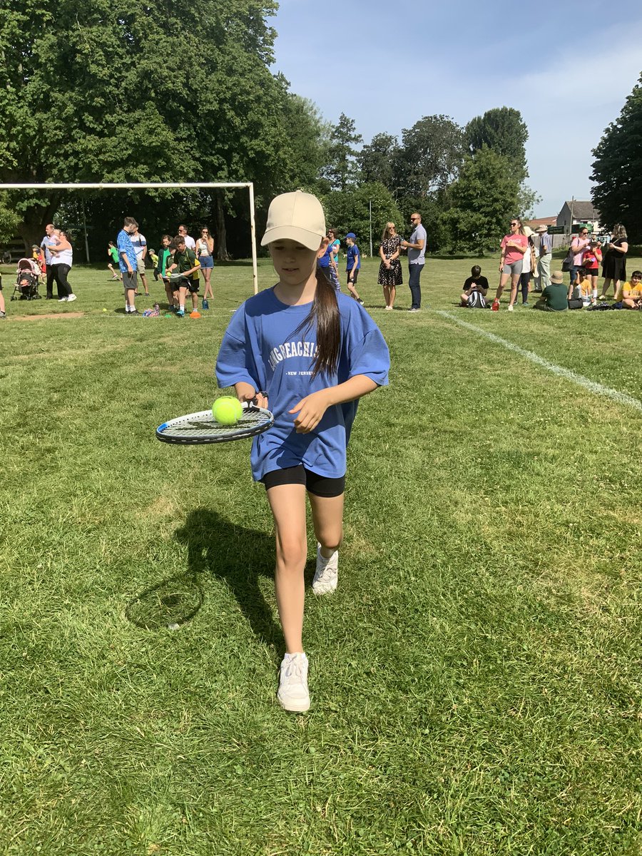 NorthTown6LS's tweet photo. Wow Sports Day was so much fun! We cheered one another on, tried our best and had a ball! Thank you Mr Grave for organising it! ⚽️🎾🏏🥅 https://t.co/6T0V0BYdjn