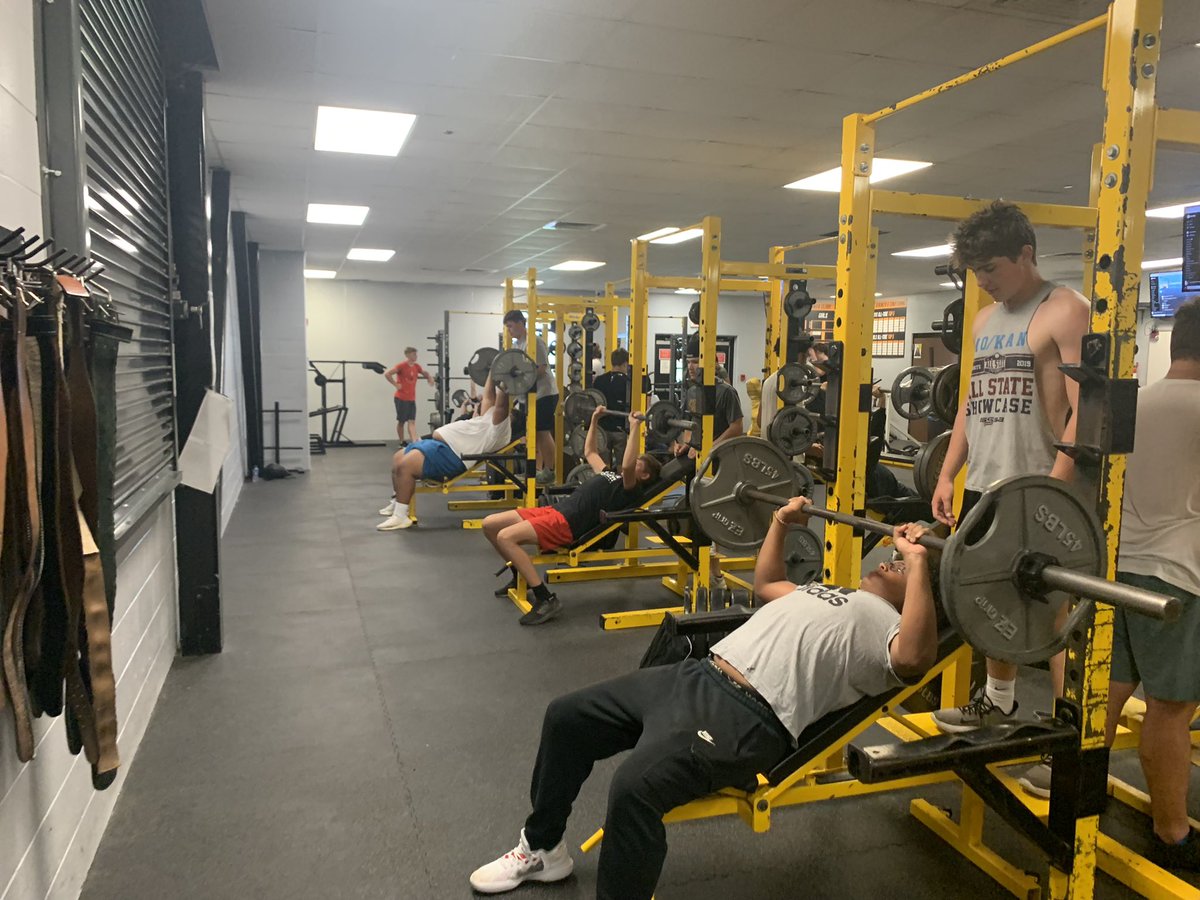 scfootball's tweet image. 4 Days…4 great workouts! Step by step…Great job crushing this weeks workouts! #commited