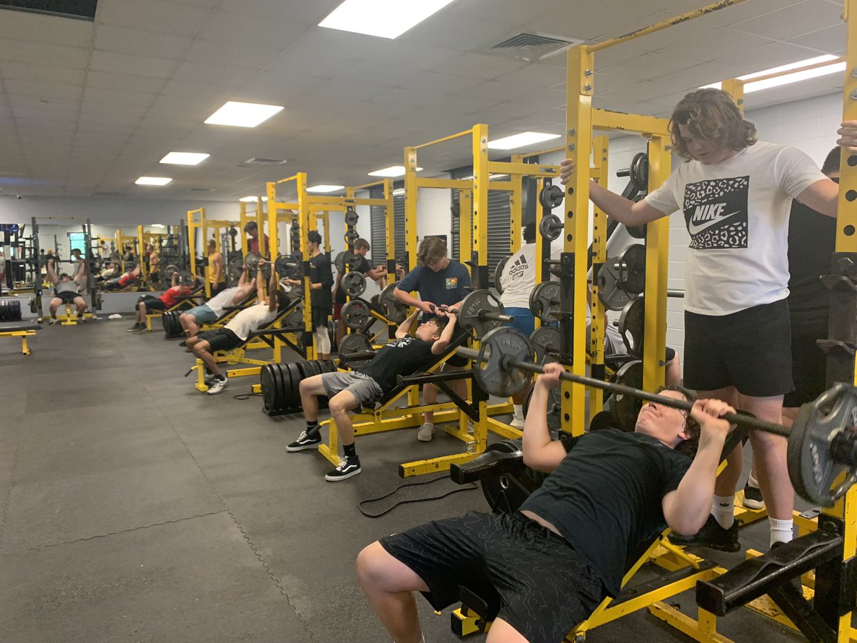 scfootball's tweet image. 4 Days…4 great workouts! Step by step…Great job crushing this weeks workouts! #commited