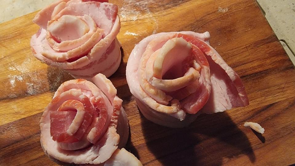 jasminecainrock's tweet photo. Today's bacon flowers look like this. I've decided this should be a thing. #baconflowers #cookingwithjasminecain #rvlife #R2V2 https://t.co/ndLD9K0x4m