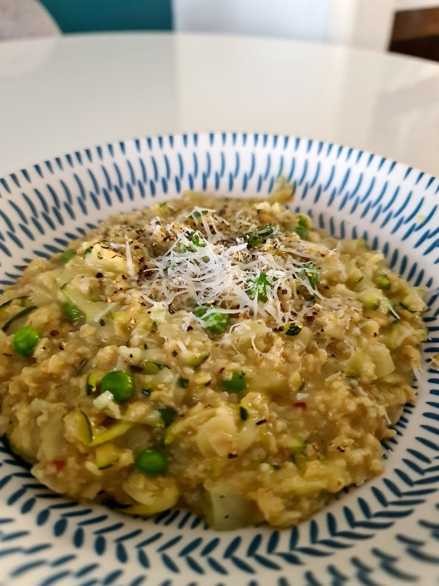 LauraCarr16's tweet photo. @andisn16 food genius! Courgette, lemon and pea oat porridge or 'risoatto' as I like to call it! #fortunately #gamechanger https://t.co/SATcQF7z8B