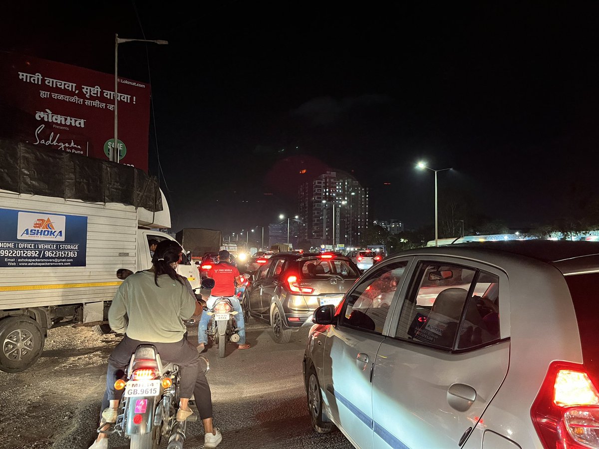 FSiddhesh's tweet image. No exit from Bhumkar Chowk to Punawale. People are using entry point by U-turn to make entry to service road. Need exit points as well along with entry points. Traffic at service road us very usual scene.
@nitin_gadkari @NHAI_Official #NoEngineering #PuneBangaloreHighway