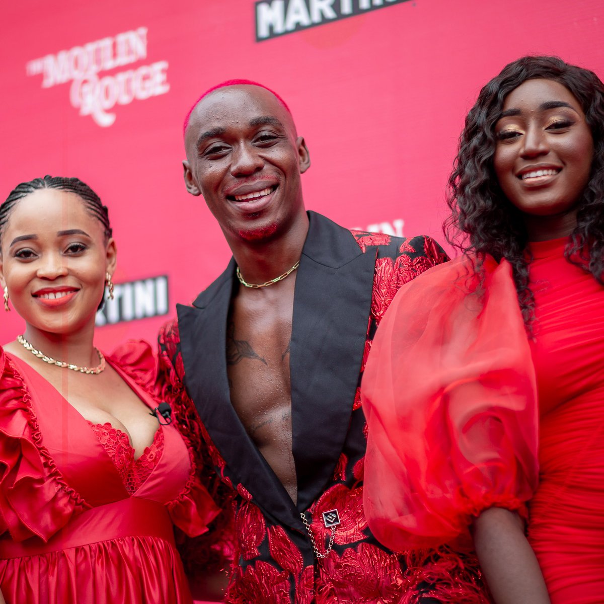 hesjaay's tweet photo. The Red Carpet at the @coloredpartysrs.
Every single sweat was worth it ✨

@Martini_Global
#MoulinRouge https://t.co/h5K2FX7PJe