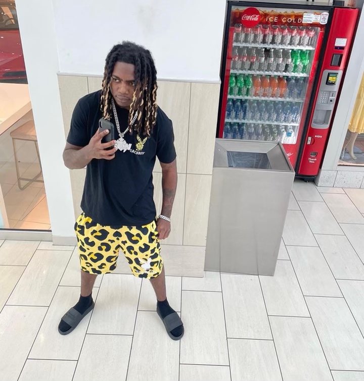 Zoeboi's tweet photo. Dave from the Grave in our yellow SACKBOY set🔥🖤💛 https://t.co/AQBQDxFt0c https://t.co/mDRUSdyBKD
