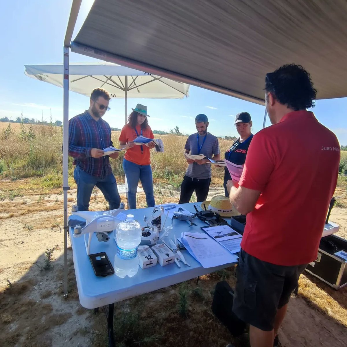 UtilTechCR's tweet photo. En esta ocasión nos desplazamos a Mérida para realizar entrenamiento y evaluación para los nuevos pilotos de la empresa Azimut Topografía y Drones. 
Un equipazo el formado por la empresa emeritense, a los que deseamos buenos y fructíferos vuelos.
#uaventerpriseproject 
#UtilTech https://t.co/n87Pe7hnxn