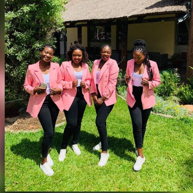 LodgeMutoko's tweet photo. Host your girls Brunch @LodgeMutoko
#MutokoNice
#ZimBho https://t.co/CHhUc1rE1p