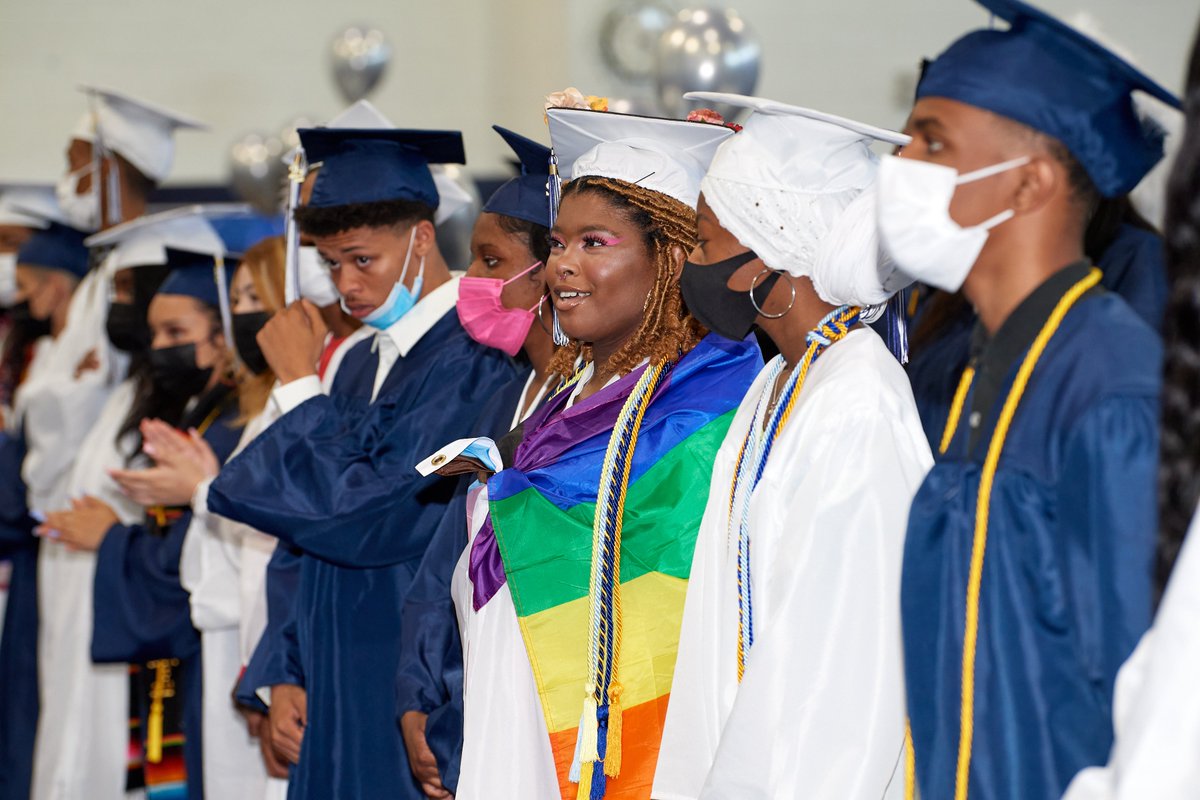 achievement1st's tweet photo. Our AF seniors enter as students🎒 &amp; graduate🎓 as leaders! We prepare them to build boundless opportunities in our halls &amp; excel out in the world🌎! Check out these shining moments from AF Amistad High's graduation! ✨💙💯

#AFSchools #Classof2022 https://t.co/2fy8u1m0dc