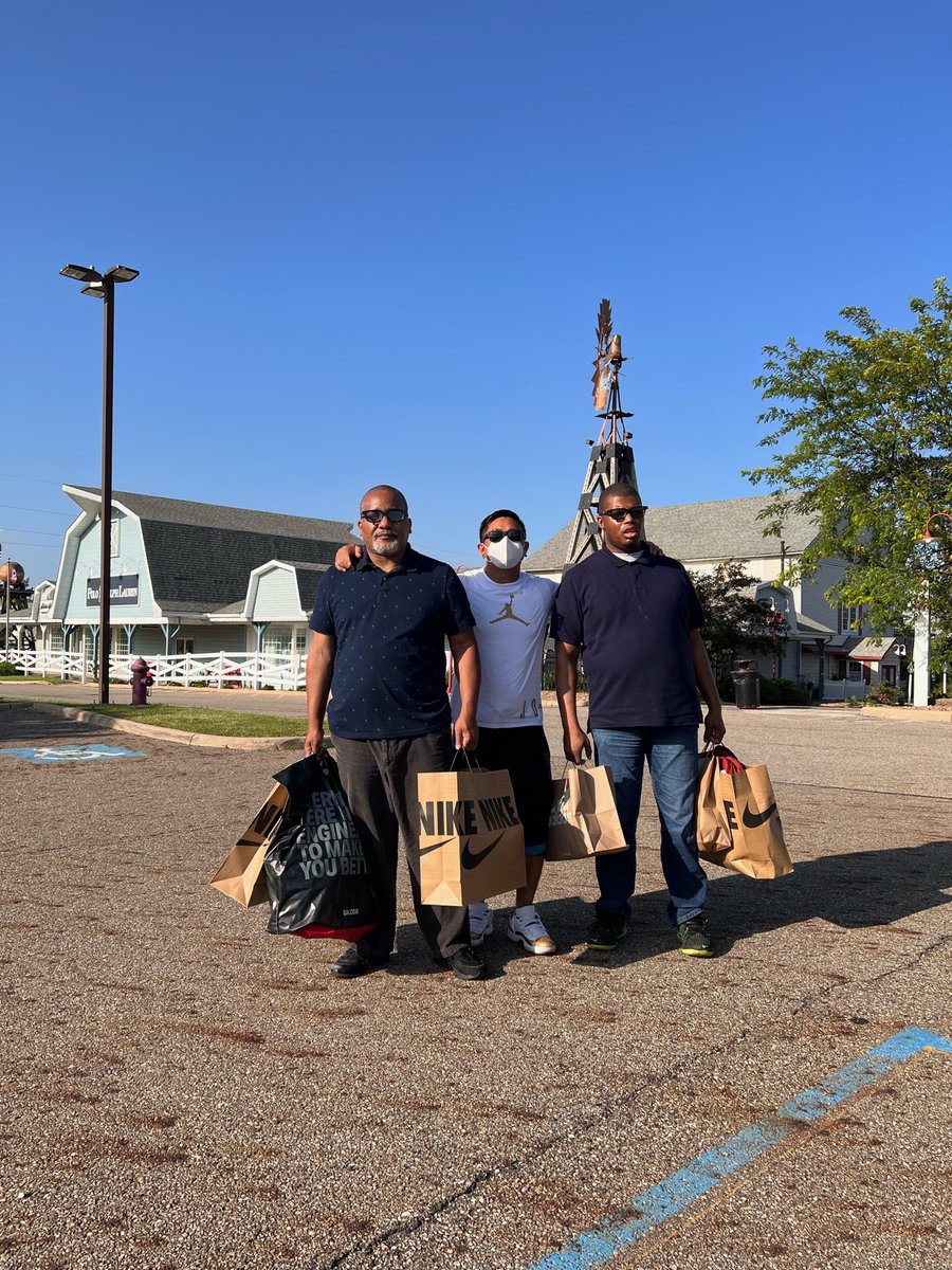 SolutionsNcc's tweet photo. Darnelle and Derrick from Royalton house enjoyed the weather yesterday by doing some shopping and enjoying a meal. 🛍🍽 #shopping #dining #dayouting #funoutings #newclothesandshoes #outletmall https://t.co/LZ5Iy6KN2d