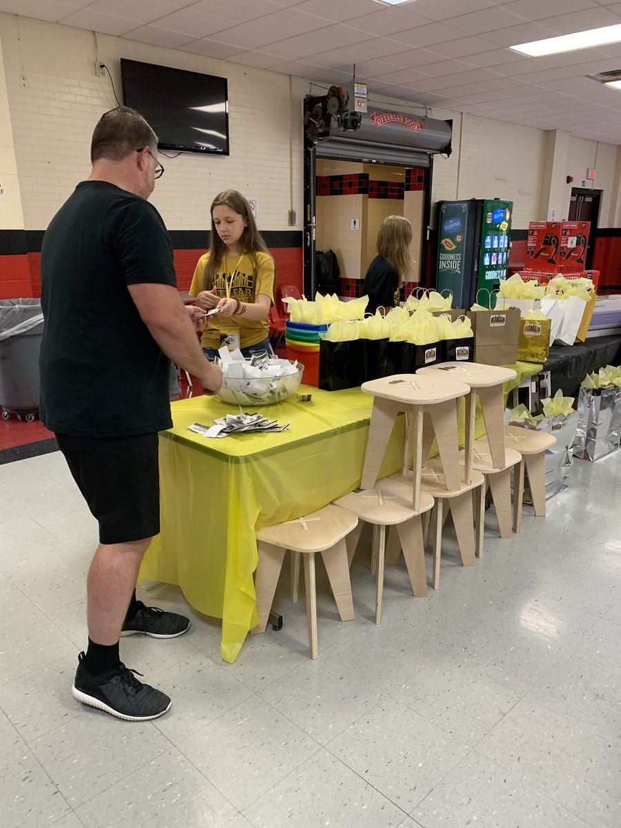 DrToddKeruskin's tweet photo. @keithkonyk passing out Maker prizes on the last day of #PittFab22 institute! #NationOfMakers We are so proud of the 100 educators that came out to the 4-Day Institute this summer! Thank you to the Grable Foundation and @greggbehr for supporting this professional development! https://t.co/11DiCdDY46
