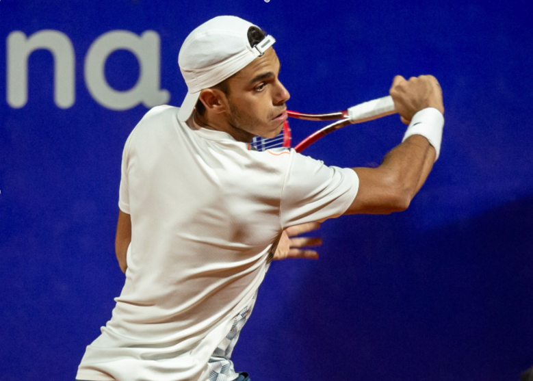 puppotenis's tweet photo. 8F #ATP500 #Queens (césped)
• Ryan #Peniston (GBR, WC) eliminó a @FranCerundolo por 6-0 4-6 6-4 y jugará 4F vs. Filip #Krajinovic o Sam #Querrey
📷 #PrensaArgentinaOpen https://t.co/wQqhz2X3pm