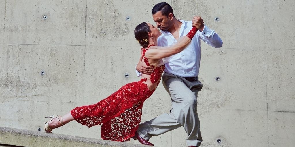 maisonmelise's tweet photo. Heaven's canopy has opened up to lend and tease us with a very sensual feast for the senses. With a gorgeous dress like this one can never go wrong.⁠
.⁠
.⁠
.⁠
⁠#maisonmelise #tangodesign #argentinetango #tangodancer #dancing #tangodress #art #photography https://t.co/pSQDxCOEEK