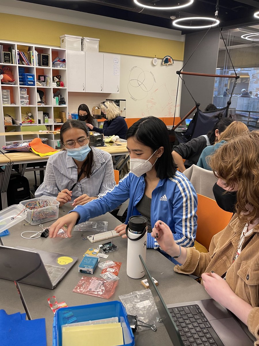 Join our team!  <a href="/WellesleyCS/">Wellesley CS</a>  is hiring visiting lecturers and lab instructors. This is a great opportunity to engage with highly motivated students. DM <a href="/oshaer/">Dr. Orit Shaer</a> to learn more. <a href="/wellesleyalums/">Wellesley Alumnae</a> <a href="/Wellesley/">Wellesley College</a>. wd1.myworkdaysite.com/en-US/recruiti…